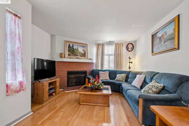 $749,000 | 1050 Kains Avenue, Unit 3(B1), Albany, CA 94706