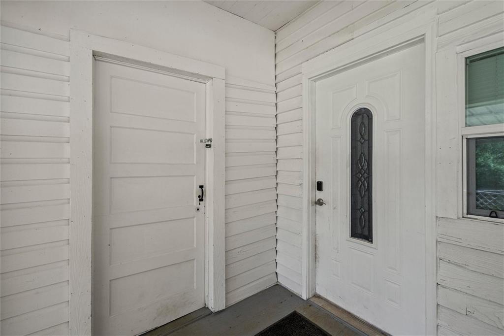 1423 Beulah Church Road Carrollton, GA 30117 - Photo 20 of 31 a view of a hallway with front door