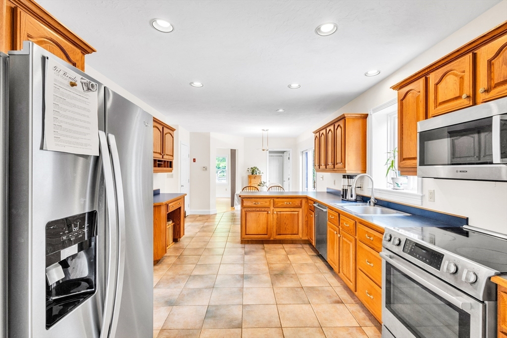 351 Burroughs Road Boxborough, MA 01719 - Photo 5 of 31