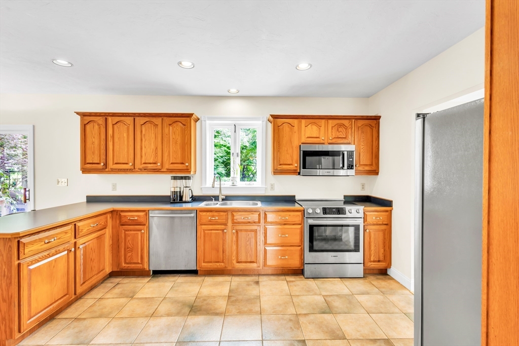 351 Burroughs Road Boxborough, MA 01719 - Photo 6 of 31