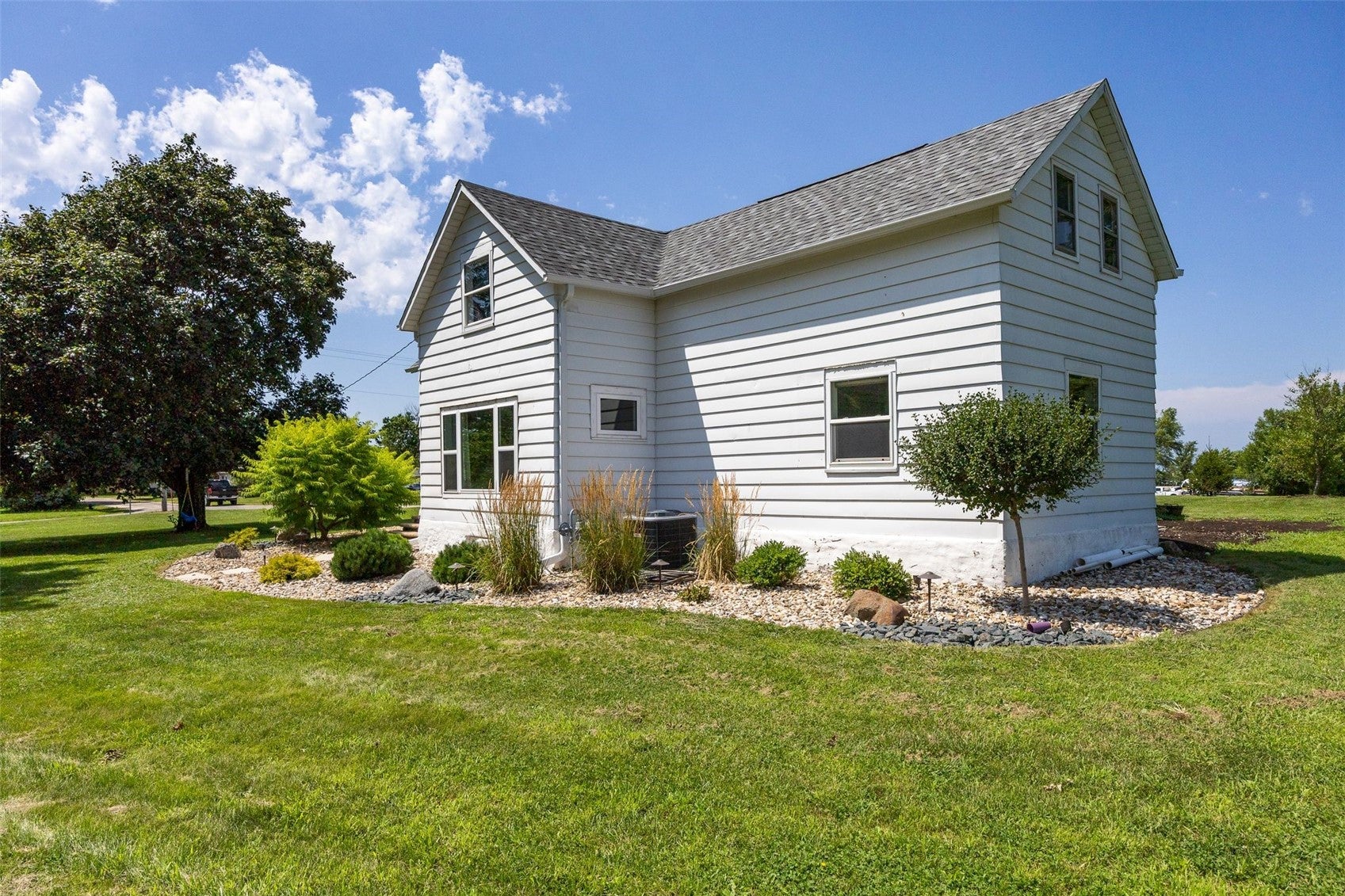 304 Maple Street Urbana, IA 52213 - Photo 2 of 36 Gallery Image 2