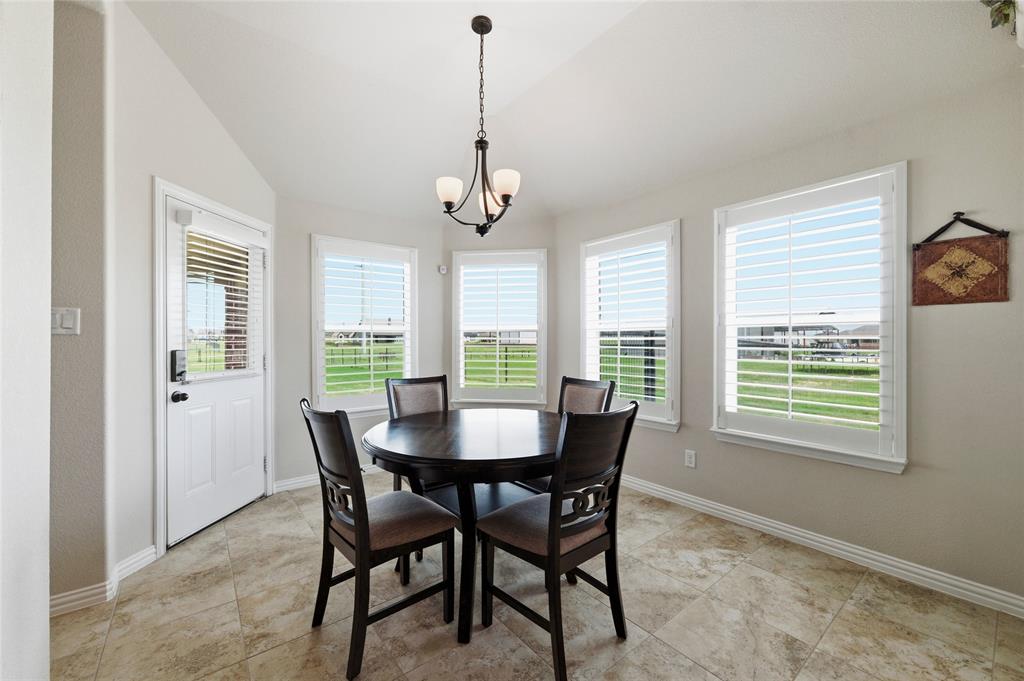 130 Prairie Meadows Rhome, TX 76078 - Photo 12 of 31 Breakfast Nook