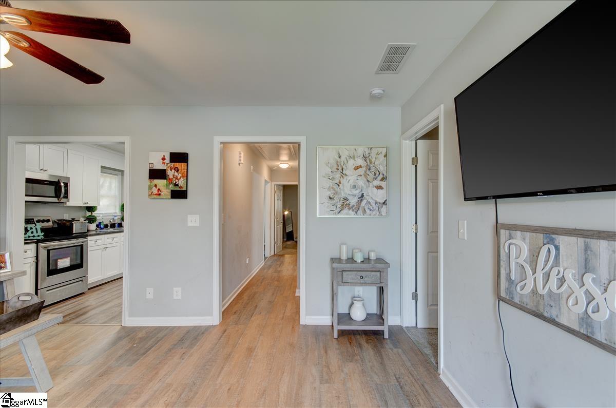 672 Ruddy Creek Circle Greer, SC 29651 - Photo 4 of 15 Gallery Image 4
