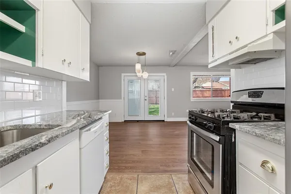 $2,100 | 2121 Travis Drive, Carrollton, TX 75006