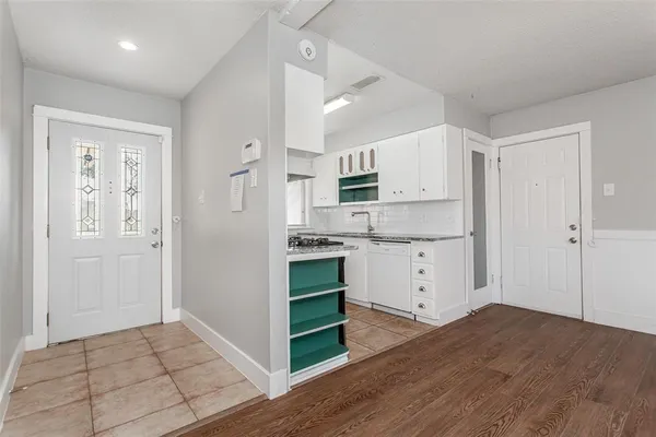 $2,100 | 2121 Travis Drive, Carrollton, TX 75006