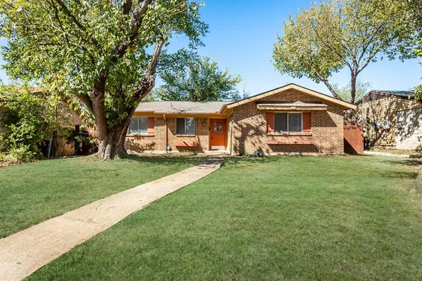 $2,100 | 2121 Travis Drive, Carrollton, TX 75006