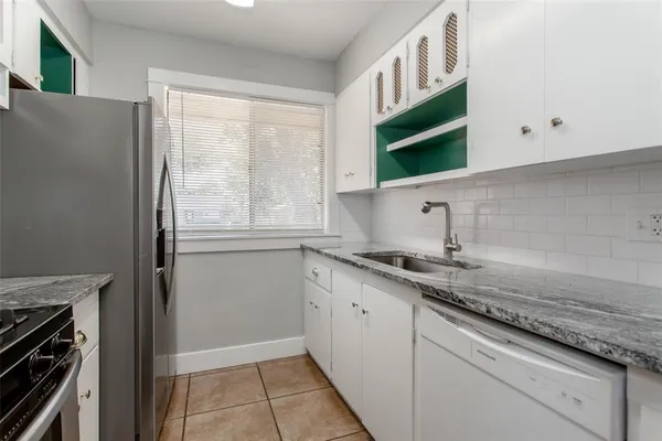 $2,100 | 2121 Travis Drive, Carrollton, TX 75006