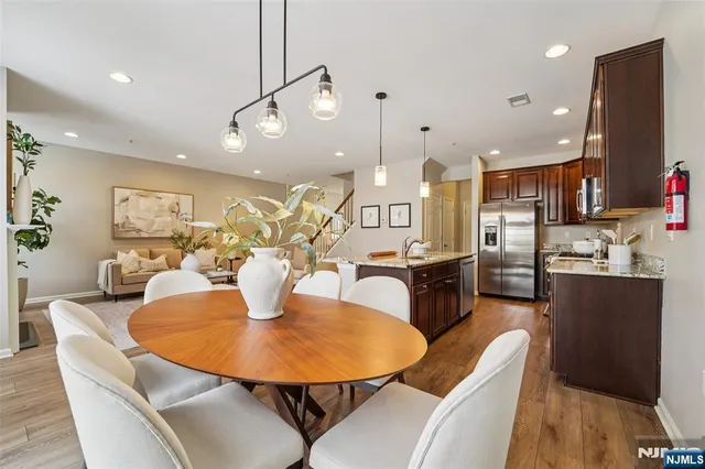 $899,000 | 8 Masterson Court, Waldwick, NJ 07463