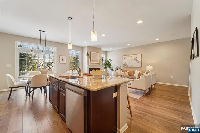 $899,000 | 8 Masterson Court, Waldwick, NJ 07463