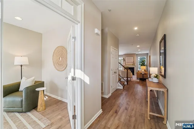 $899,000 | 8 Masterson Court, Waldwick, NJ 07463