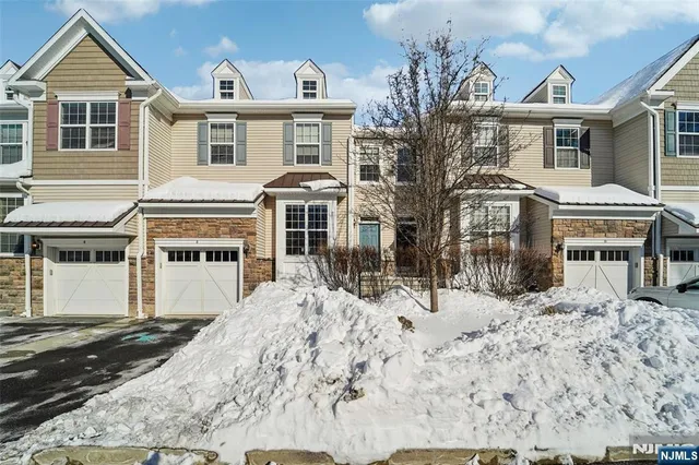 $899,000 | 8 Masterson Court, Waldwick, NJ 07463