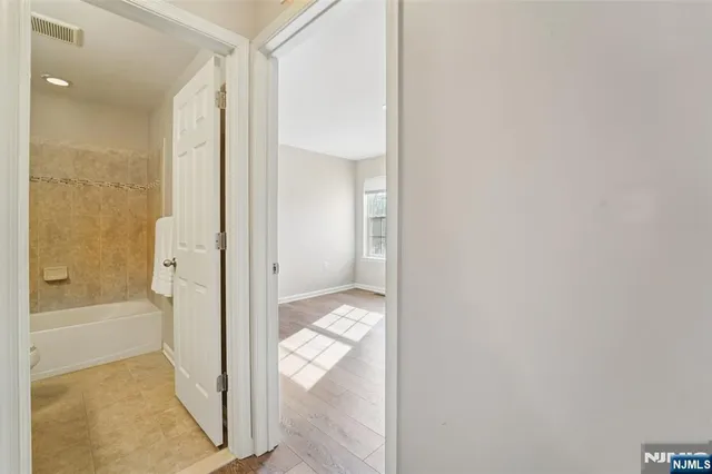 $899,000 | 8 Masterson Court, Waldwick, NJ 07463