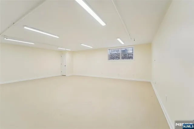 $899,000 | 8 Masterson Court, Waldwick, NJ 07463