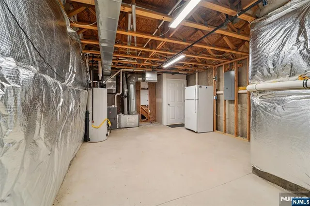 $899,000 | 8 Masterson Court, Waldwick, NJ 07463