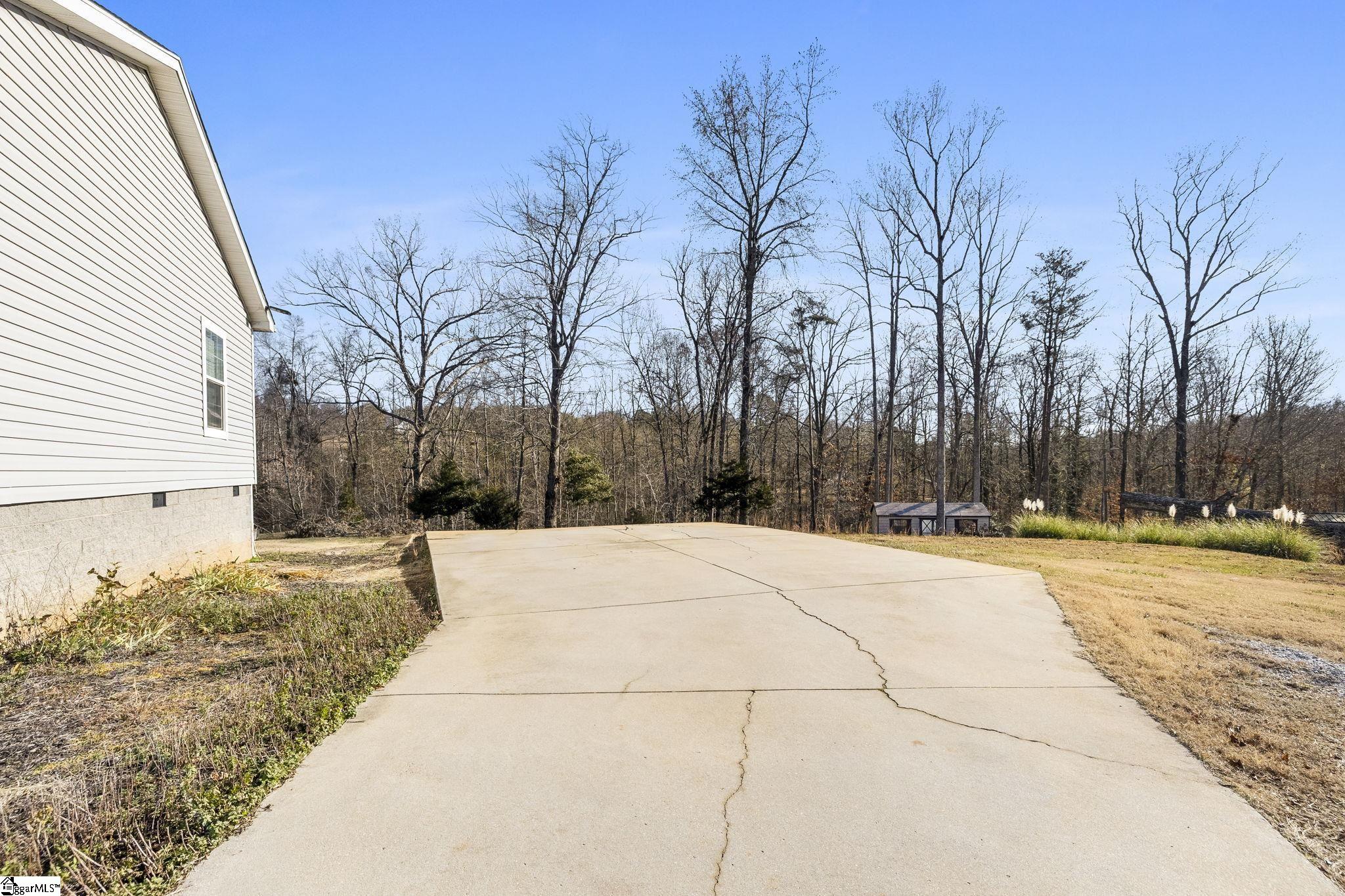 650 Belvue Road Travelers Rest, SC 29690 - Photo 4 of 35