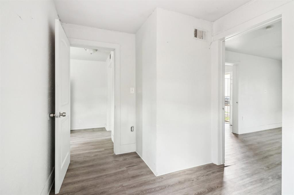 1906 Grainger Street Fort Worth, TX 76110 - Photo 5 of 38 Corridor with neutral colored flooring.