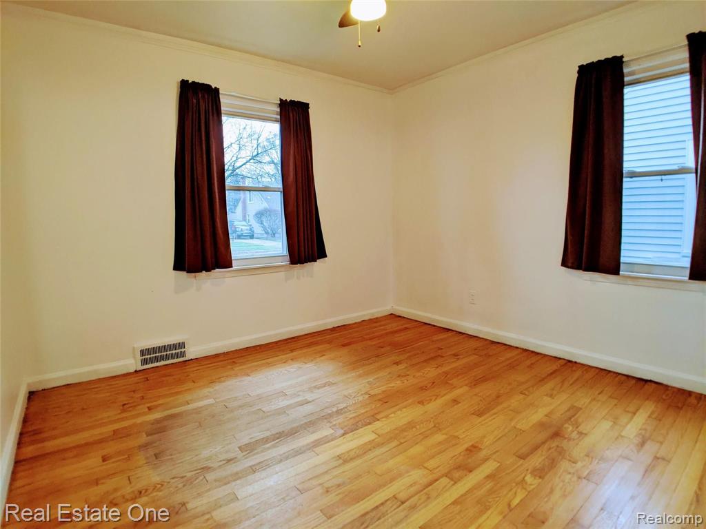 24501 Union Street Dearborn, MI 48124 - Photo 6 of 20