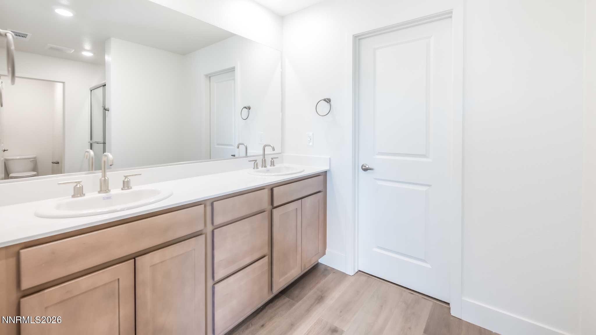 3609 George Sullivan Parkway Reno, NV 89512 - Photo 15 of 28 Primary Bathroom