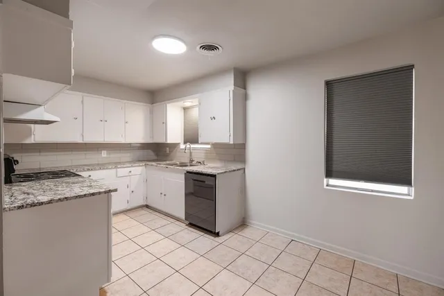 $2,300 | 2140 Glenwood Drive, Abilene, TX 79605