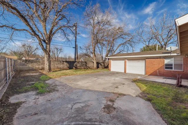 $2,300 | 2140 Glenwood Drive, Abilene, TX 79605
