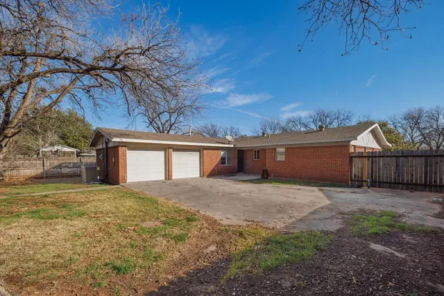 $2,300 | 2140 Glenwood Drive, Abilene, TX 79605