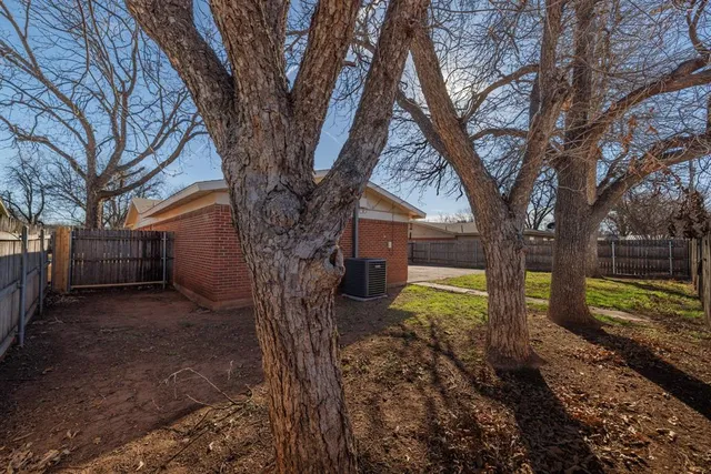 $2,300 | 2140 Glenwood Drive, Abilene, TX 79605