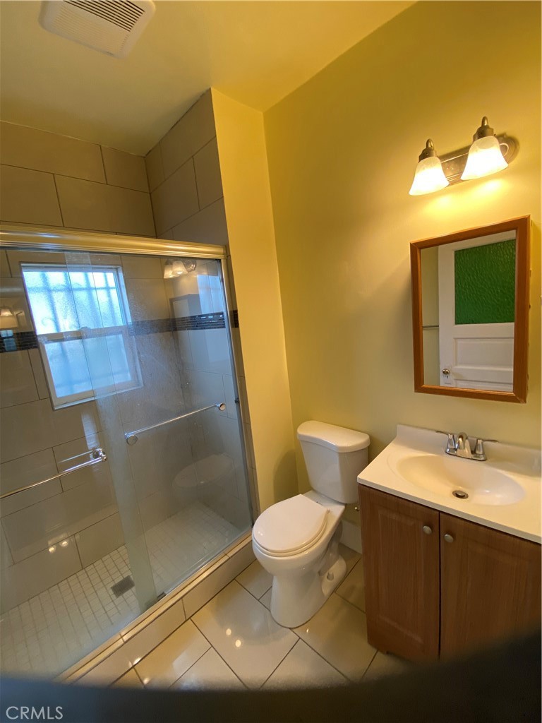 1331 Atlantic Avenue Long Beach, CA 90813 - Photo 23 of 44 a bathroom with a sink and a mirror