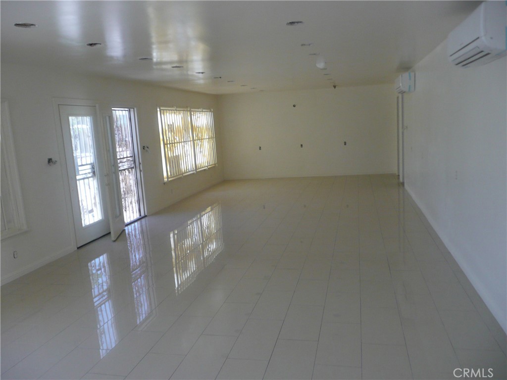 1331 Atlantic Avenue Long Beach, CA 90813 - Photo 4 of 44 a view of an empty room