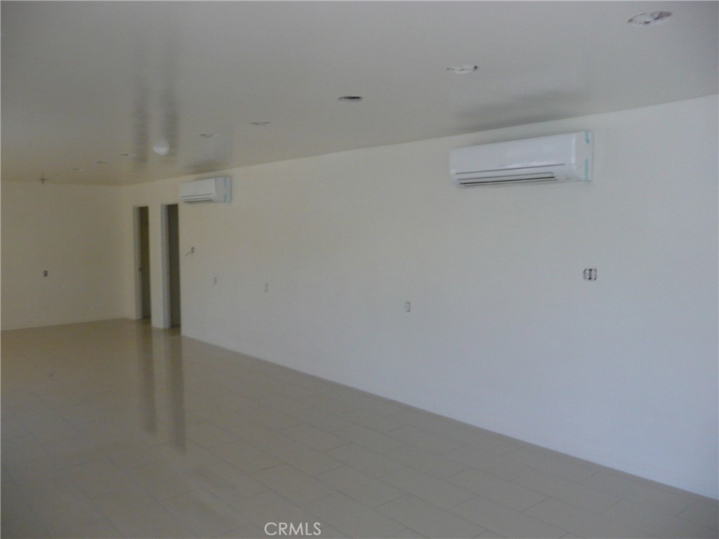 1331 Atlantic Avenue Long Beach, CA 90813 - Photo 5 of 44 a view of small space