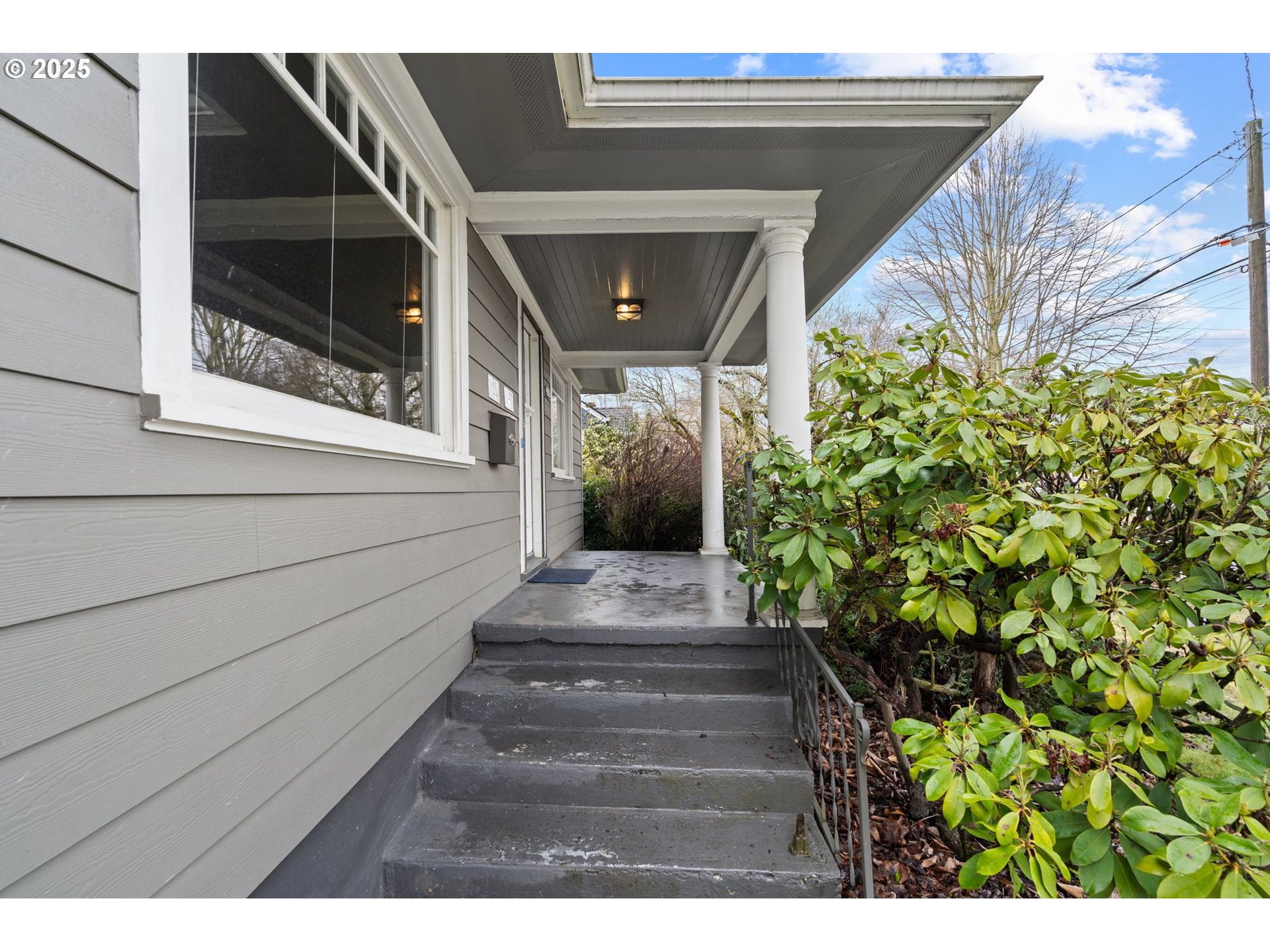 2416 North Rosa Parks Way Portland, OR 97217 - Photo 3 of 41 Porch