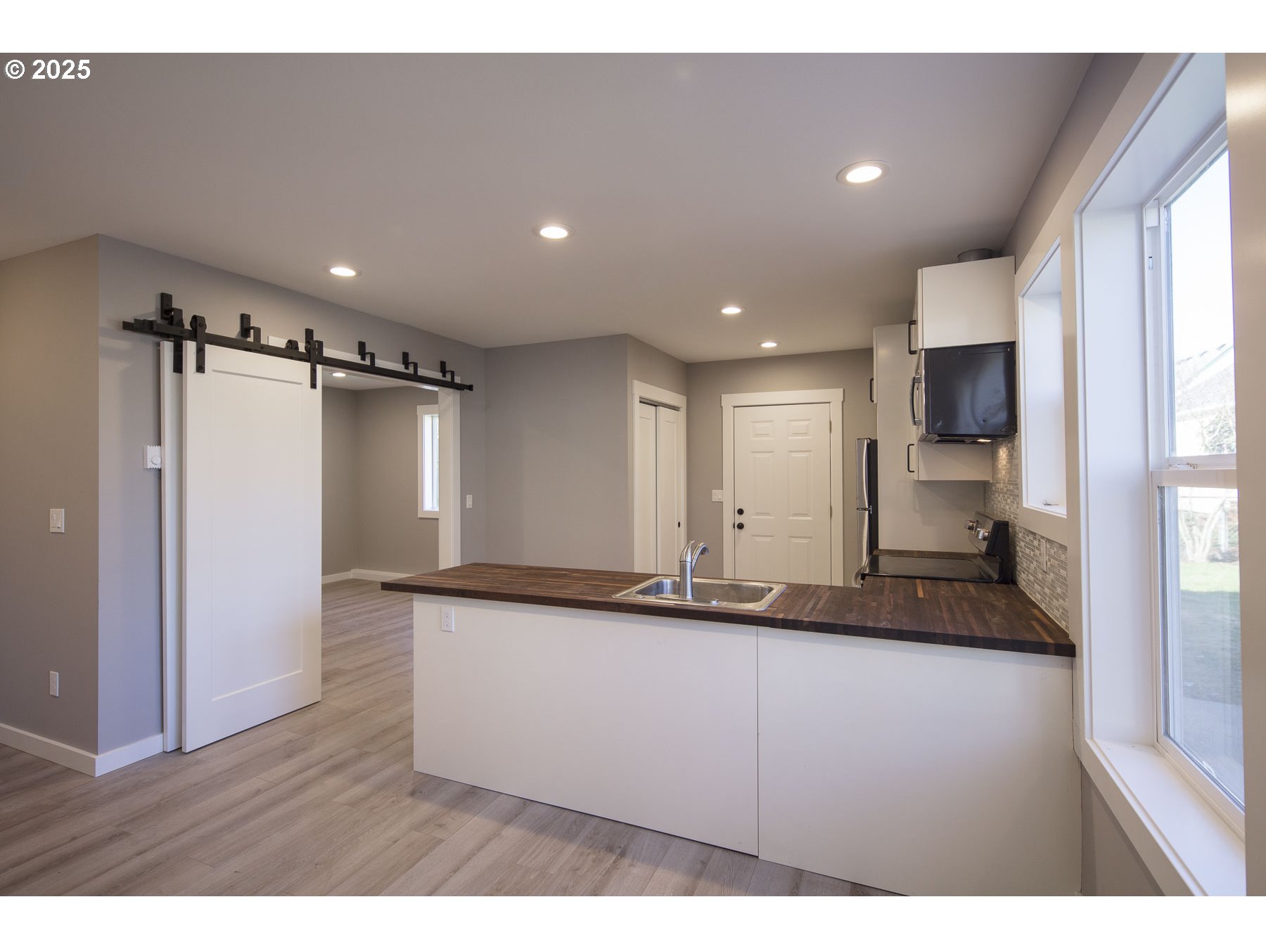 2416 North Rosa Parks Way Portland, OR 97217 - Photo 33 of 41 Accessory Dwelling Unit