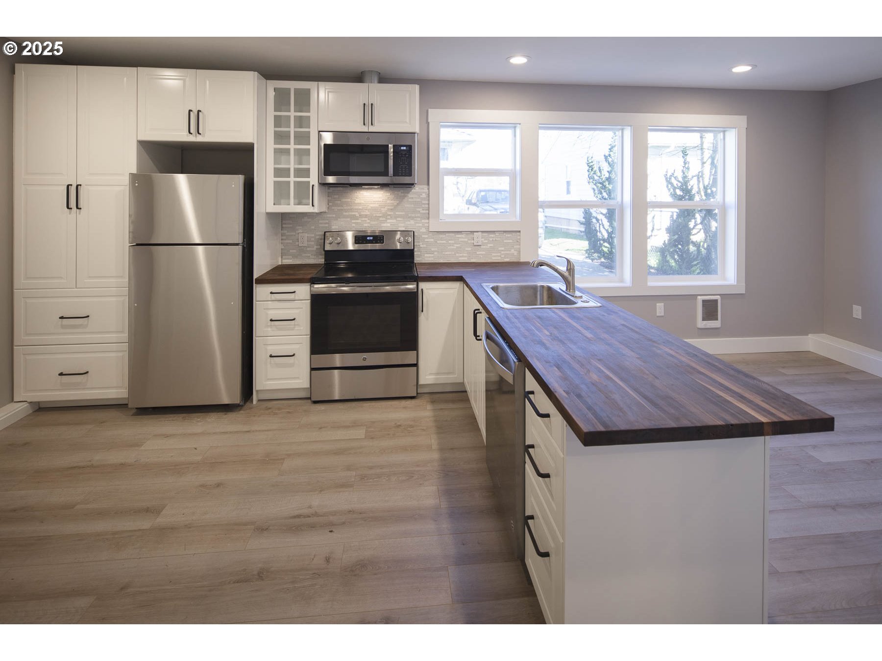 2416 North Rosa Parks Way Portland, OR 97217 - Photo 35 of 41 Accessory Dwelling Unit