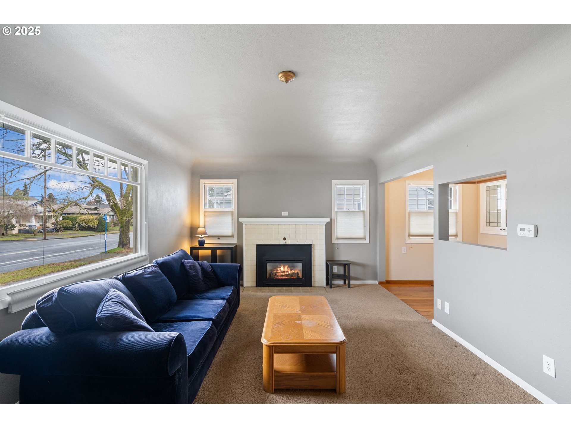 2416 North Rosa Parks Way Portland, OR 97217 - Photo 4 of 41 Living Room