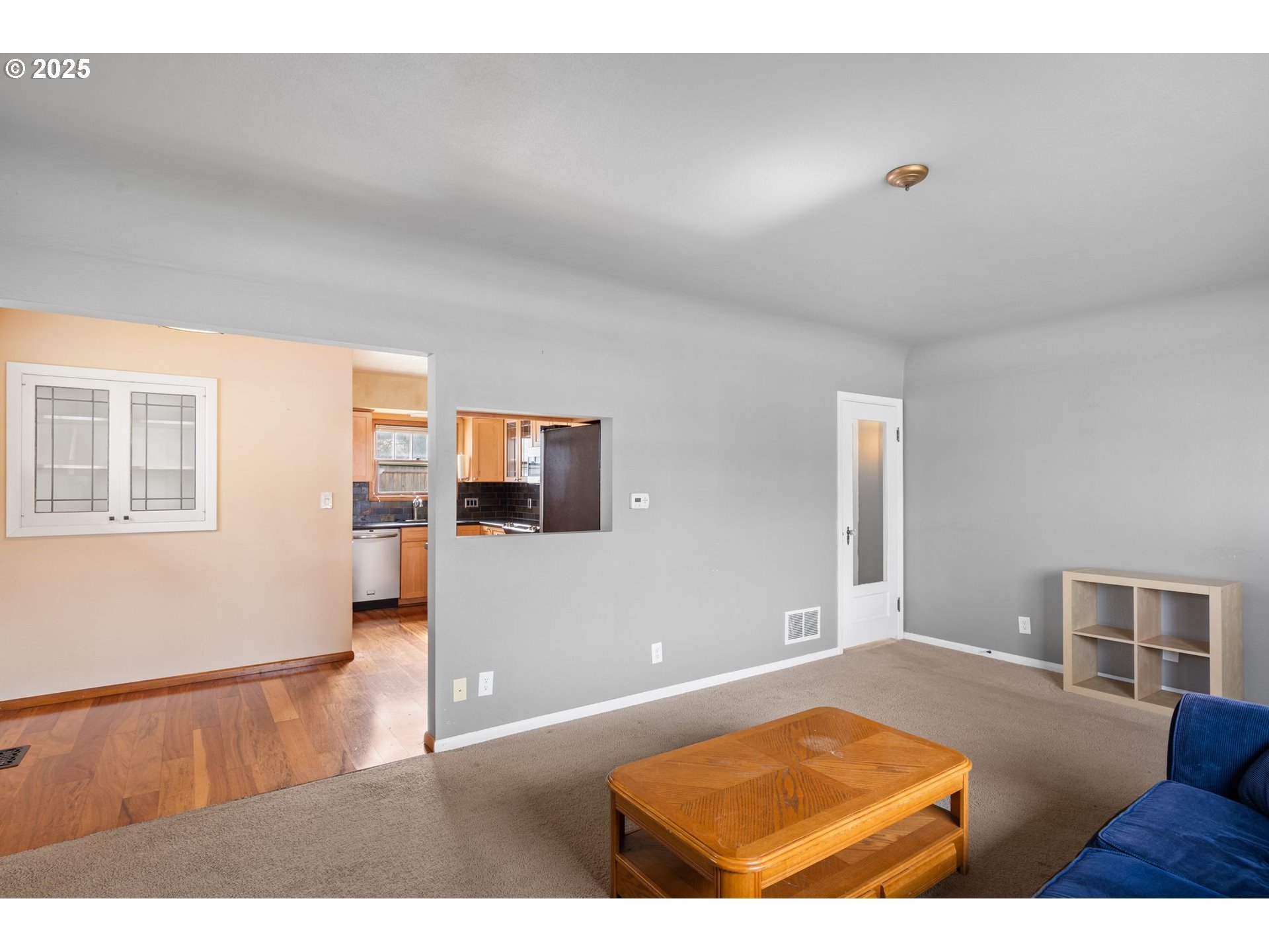 2416 North Rosa Parks Way Portland, OR 97217 - Photo 6 of 41 Living Room/Dining Room