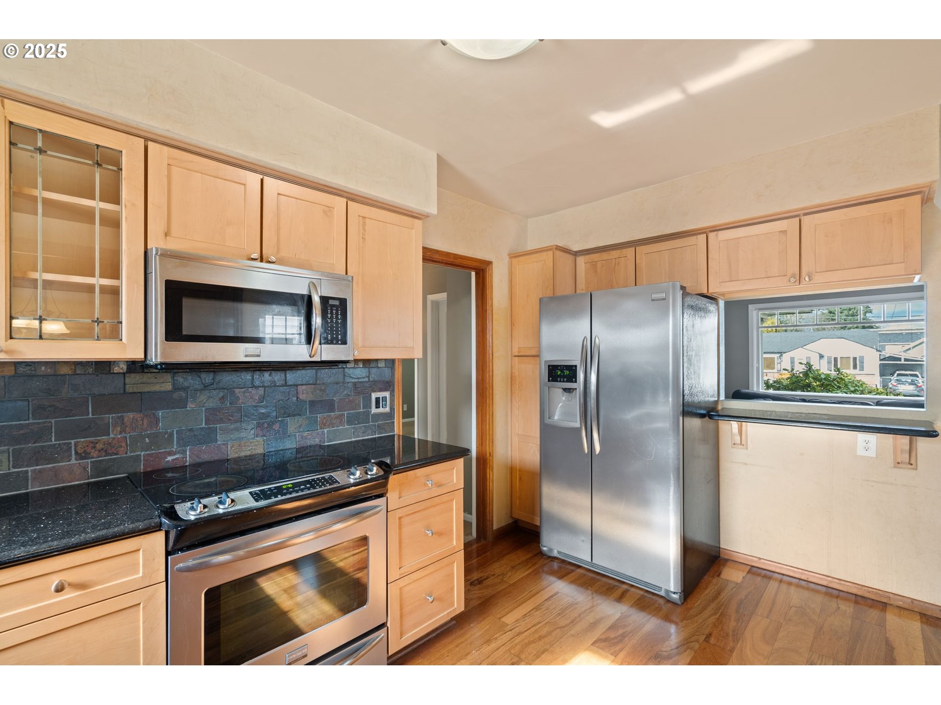 2416 North Rosa Parks Way Portland, OR 97217 - Photo 10 of 41 Kitchen