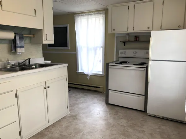 $1,150 | 79 Union Street, Unit 1, Littleton, NH 03561