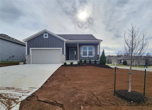 $565,000 | 25257 West 142nd Street, Olathe, KS 66061