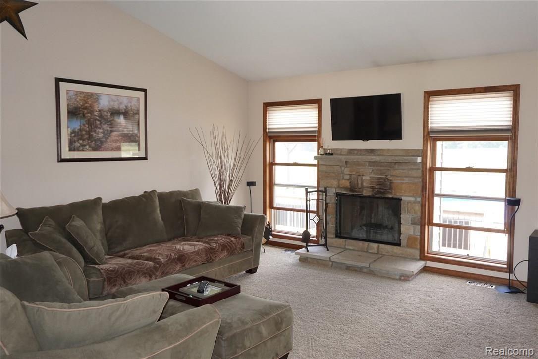 9380 West Vogt Road Fowlerville, MI 48836 - Photo 8 of 29 DSC01784.JPG