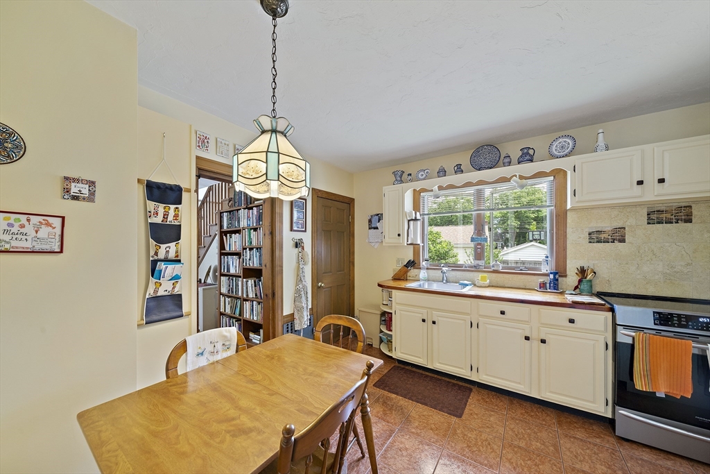 10 Waldron Road Braintree, MA 02184 - Photo 15 of 41
