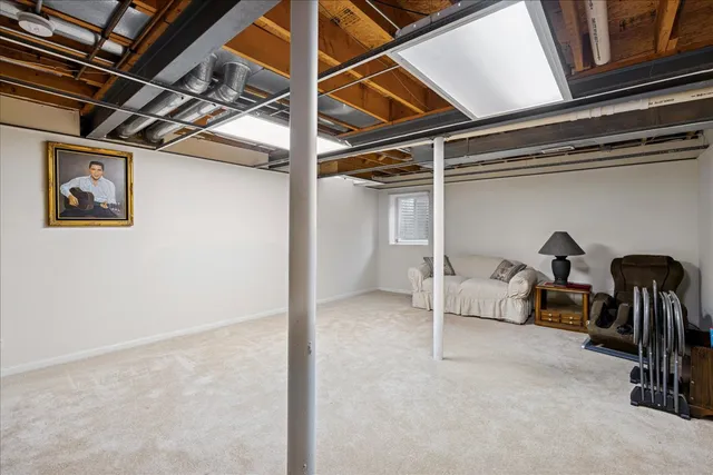 $389,000 | 10 Barrington Court, Lake In The Hills, IL 60156