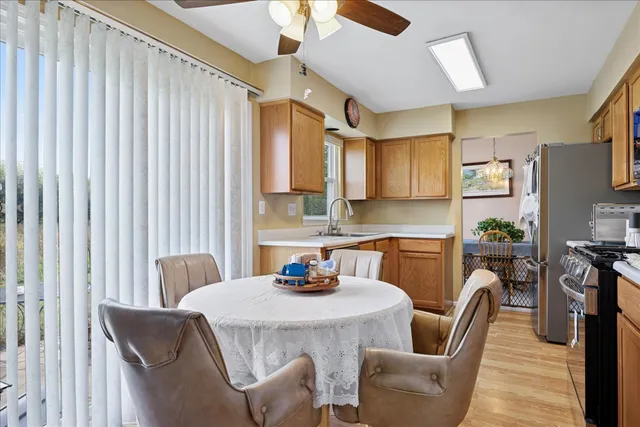 $389,000 | 10 Barrington Court, Lake In The Hills, IL 60156