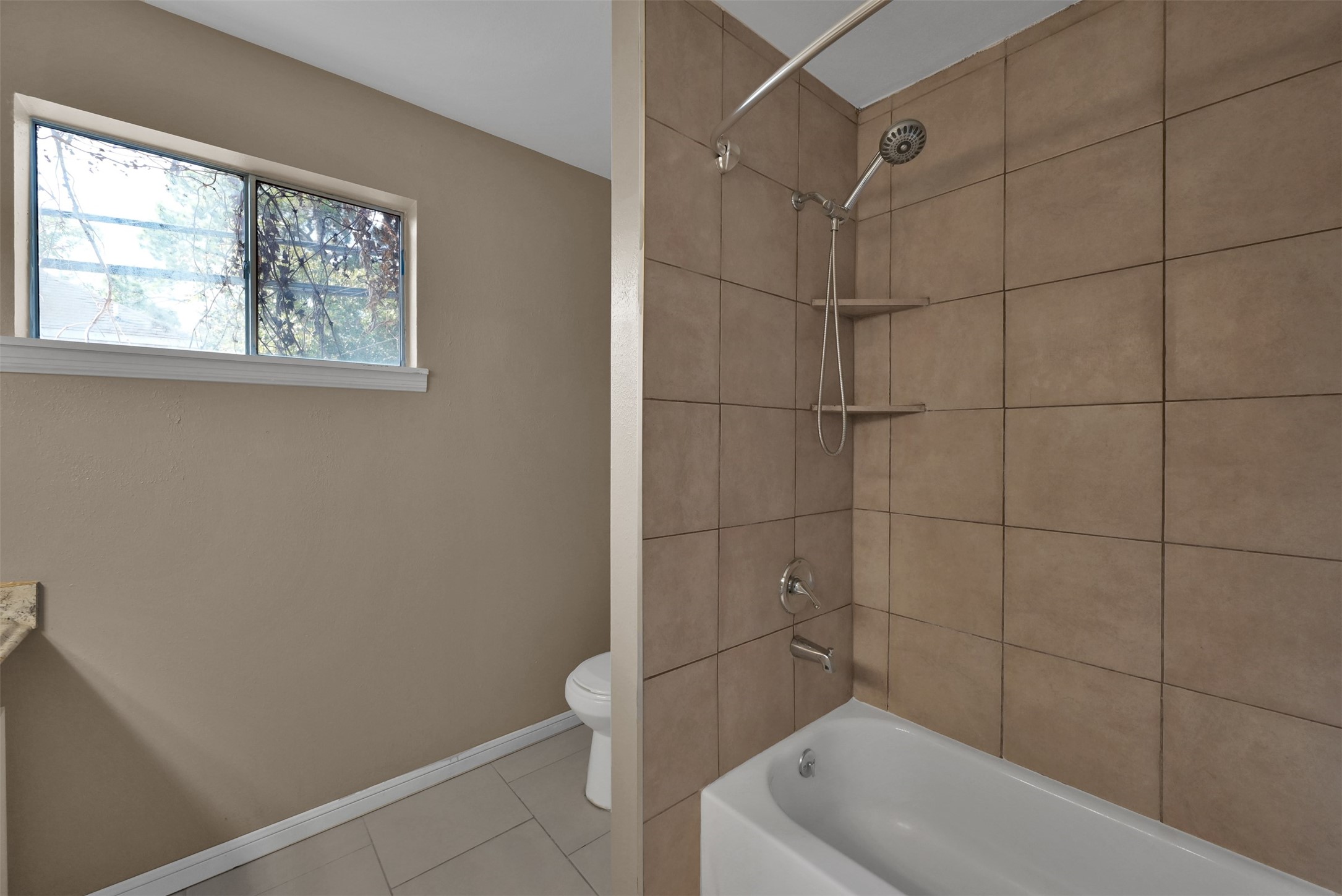 416 Milwaukee Street Houston, TX 77009 - Photo 16 of 25 a bathroom with a toilet and bathtub
