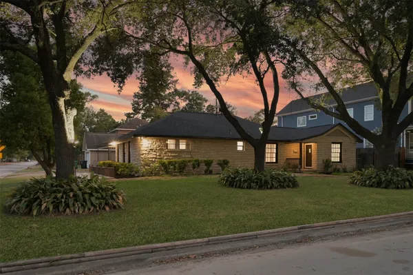 $2,250 | 416 Milwaukee Street, Houston, TX 77009