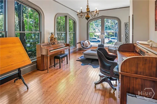 $10,000 | 624 East Victory Drive, Savannah, GA 31405