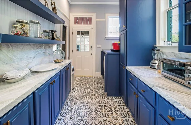 $10,000 | 624 East Victory Drive, Savannah, GA 31405