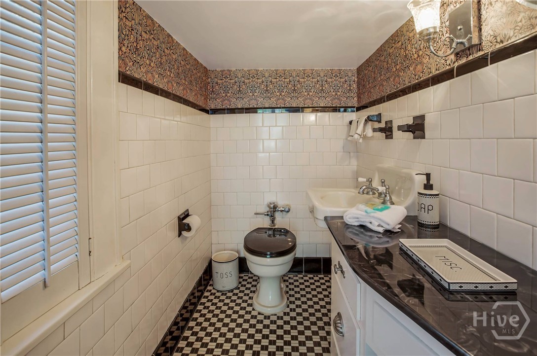 624 East Victory Drive Savannah, GA 31405 - Photo 20 of 37