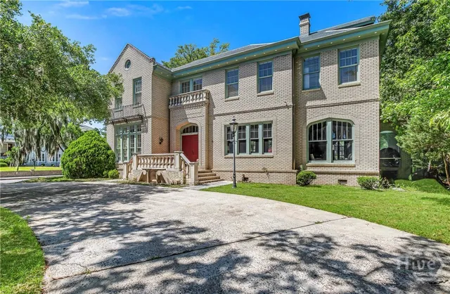 $10,000 | 624 East Victory Drive, Savannah, GA 31405