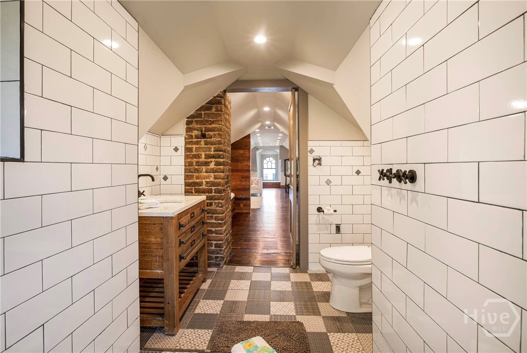 624 East Victory Drive Savannah, GA 31405 - Photo 32 of 37