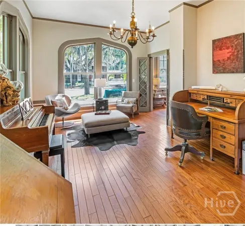 $10,000 | 624 East Victory Drive, Savannah, GA 31405