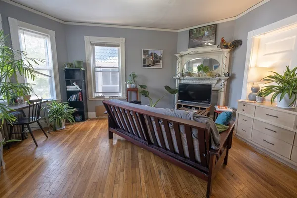 $3,800 | 430 Centre Street, Unit 2, Boston, MA 02130